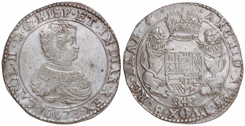 Ducatón. 1673. AMBERES. BRABANTE. 32,39 grs. Restos de brillo original. RARA ASÍ...