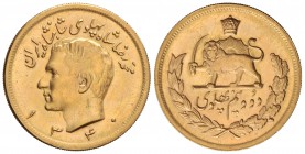 2 1/2 Pahlavi. 1340 d.H. (1961). REZA PAHLAVI. 20,37 grs. AU. Tirada: 2.788 piezas. (Levísimas rayitas). Fr-100; KM-1163. EBC-.