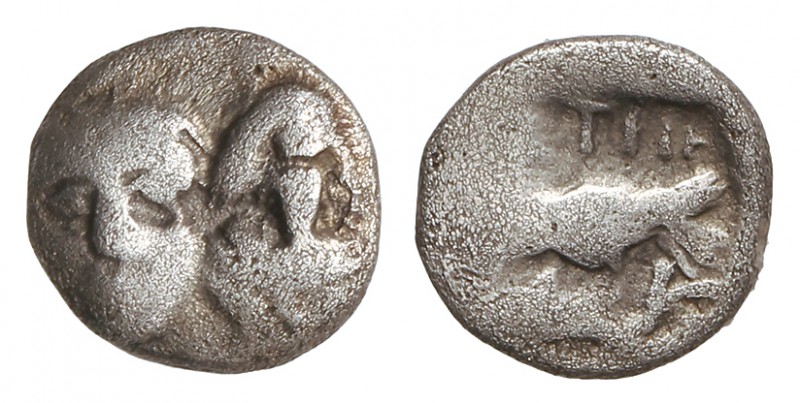 Hemióbolo. 380-350 a.C. ISTROS. TRACIA. Anv.: Dos cabezas imberbes, yuxtapuestas...
