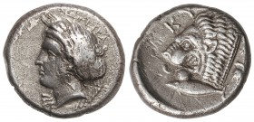 Tetradracma. 400-330 a.C. CYZICUS. MISIA. Anv.: ¶TEIPA. Cabeza de Coré Soteira a izquierda coronada de espigas. Rev.: KY¶I. Cabeza de león a izquierda...