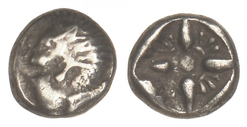 Dióbolo. Siglos IV-V a.C. MILETO. IONIA. Anv.: Prótome de león a izquierda. Rev....
