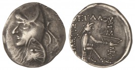 Dracma. PHRIAPATIOS (185-170 a.C.)/ MITHRADATES I (171-138 a.C.). PARTIA. ¿HECATOMPYLO?. Anv.: Busto del rey a izquierda con bashlyk. Rev.: Arquero se...