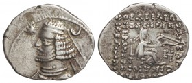 Dracma. 57-54 a.C. MITHRADATES III. PARTIA. Anv.: Busto barbado y diademado a izquierda, delante estrella, detrás creciente. Rev.: Arquero entronizado...