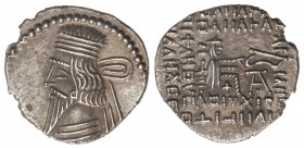 Dracma. 140 d.C. MITHRADATES IV. PARTIA. Anv.: Busto barbado y diademado a izquierda. Rev.: Arquero entronizado a derecha, alrededor leyenda. 3,25 grs...