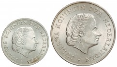 Lote 2 monedas 1 y 2 1/2 Gulden. 1963 y 1964. JULIANA. AR. A EXAMINAR. KM-2, 7. EBC.