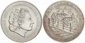 25 Gulden. 1973. JULIANA. 41,90 grs. AR. 25 aniversario de reinado. (Leves rayitas). KM-14. SC.