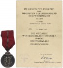 Medalla de la Campaña del Este con Documento de Concesión. 1945. ALEMANIA III REICH. Metal pavonado. Ø 36x40 mm. Concedida a un soldado de la División...
