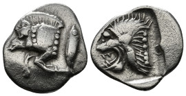 MYSIA. Kyzikos. Obol (Circa 450-400 BC).
Obv: Forepart of boar left, ; to right, tunny upward.
Rev: Head of roaring lion left within incuse square. 0,...