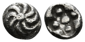 IONIA. Erythrai. Tetartemorion (Circa 500-480 BC).
Obv: Rosette.
Rev: Cruciform incuse, with central pellet and pellet in each angle. 0,11 g