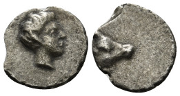 TROAS. Kebren. Tetartemorion (4th century BC).
Obv: Head of Apollo right.
Rev: Head of ram right. 0,14 g
