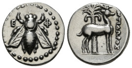 IONIA. Ephesos. Drachm (Circa 202-150 BC). Antidoros, magistrate.
Obv: Ε - Φ.
Bee.
Rev: ΑΝΤΙΔΩΡΟΣ.
Stag standing right; palm tree behind. 4,13g - 18,5...