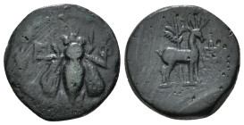 IONIA. Ephesos. Ae (Circa 202-133 BC). 
Obv: Ε - Φ.
Bee within wreath.
Rev: Stag standing right; in background, palm tree; in right field, monogram. 4...