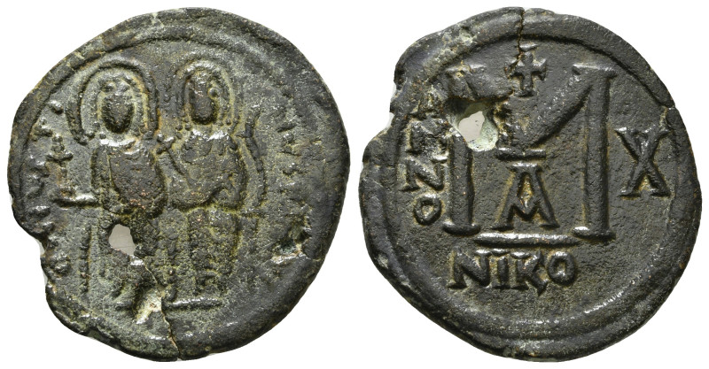JUSTIN II (565-578). Follis. Nicomedia.
Obv: D N IVSTINVS P P AVG.
Justin, holdi...