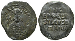 NICEPHORUS II PHOCAS (963-969). Follis. Constantinople.
Obv: + ҺICIFR ЬASILЄV Rω.
Facing bust of Romanus I with beard, wearing crown cruciger and loro...