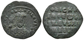 NICEPHORUS II PHOCAS (963-969). Follis. Constantinople.
Obv: + ҺICIFR ЬASILЄV Rω.
Facing bust of Romanus I with beard, wearing crown cruciger and loro...
