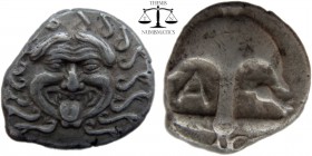 Thrace, AR Drachm Apollonia Pontika 450-400 BC. Upturned anchor; crayfish to right; A to left / Gorgoneion. SNG BM Black Sea 158-9. 15 mm., 3,3 g.