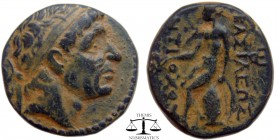 Antiochos I Seleucia, AE16 Antioch 281-261 BC. Diademed head right / Apollo seated left on omphalos, control in left field. HGC 9, 169. 16 mm., 4,7 g.