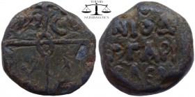 Seal in the name of ?, PB ca. 8-9th century AD. Cruciform invocative monogram / Legend in three lines. -. 22 mm., 16,6 g.
