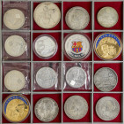 Lote 24 monedas y 3 medallas. Siglo XIX-XX. CENTENARIO DE LA PESETA a MEDALLAS ESPAÑOLAS. AR, Latón. 12 monedas 5 pesetas centenario de la peseta, 4 m...