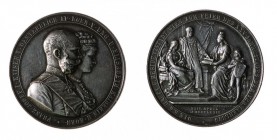Franz Joseph I 1848 - 1916
Insieme di due medaglie 1879 per le nozze d’argento della coppia imperiale, dedicate dalla città di Vienna una in argento ...