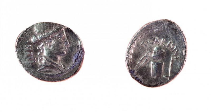 Monete Romane Pre-Imperiali 
Denaro al nome T.CARISIVS IIIVIR databile al 46 a....