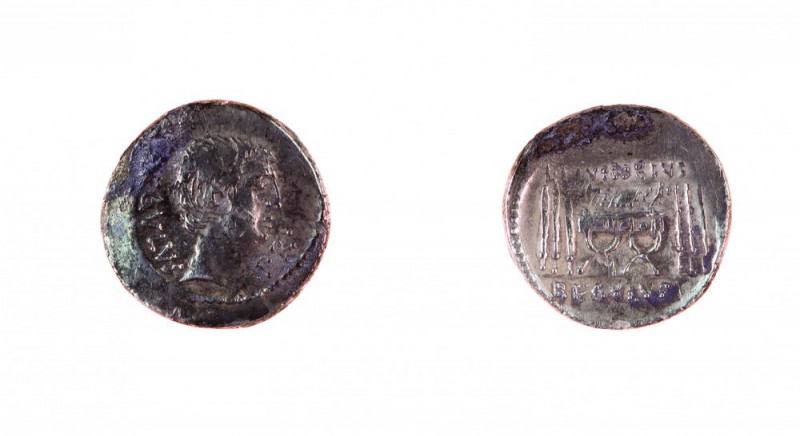 Monete Romane Pre-Imperiali 
Denaro al nome T.CARISIVS IIIVIR databile al 42 a....