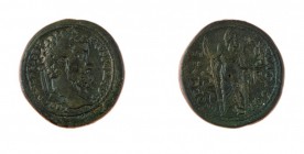 Settimio Severo (193-211 d.C.) 
Medaglione o AE33 - Zecca: Antiochia (Pisidia) - Diritto: testa laureata dell’Imperatore a destra - Rovescio: figura ...