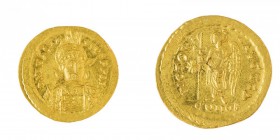 Monete Bizantine 
Anastasio (491-518) - Solido databile al periodo 498-518 - Zecca: Costantinopoli - Diritto: mezzo busto elmato e diademato dell’Imp...