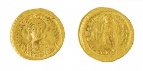 Monete Bizantine 
Anastasio (491-518) - Solido databile al periodo 498-518 - Zecca: Costantinopoli - Diritto: mezzo busto elmato e diademato dell’Imp...