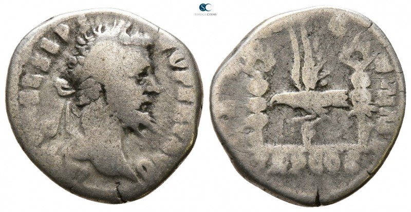 Septimius Severus AD 193-211. Rome
Denarius AR

17 mm., 2.48 g.



nearly...