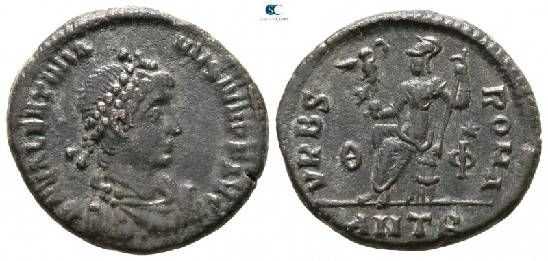 Valentinian II AD 375-392. Antioch
Follis Æ

18 mm., 3.45 g.



very fine...