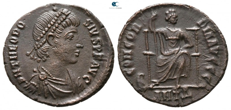 Theodosius I. AD 379-395. Antioch
Follis Æ

18 mm., 2.01 g.



very fine