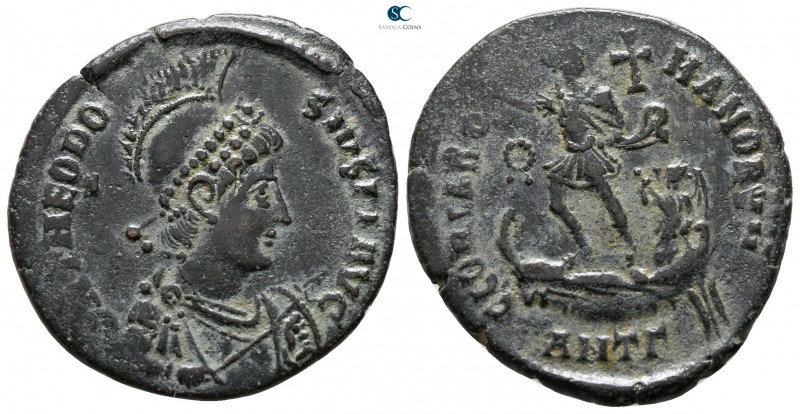 Theodosius I. AD 379-395. Antioch
Follis Æ

24 mm., 5.44 g.



very fine