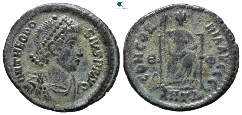Theodosius I. AD 379-395. Antioch
Follis Æ

19 mm., 2.48 g.



very fine
