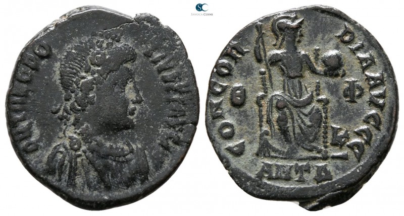 Theodosius I. AD 379-395. Antioch
Follis Æ

18 mm., 2.27 g.



very fine