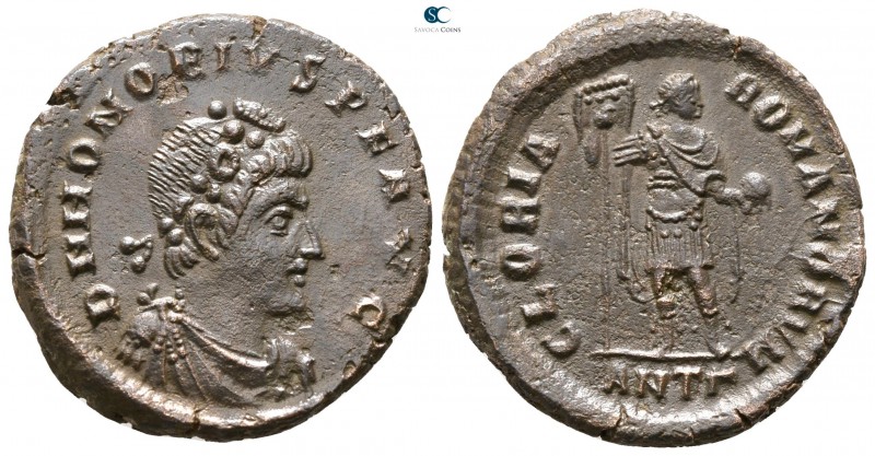 Honorius AD 393-423. Antioch
Follis Æ

22 mm., 5.00 g.



very fine