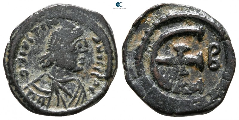 Justinian I. AD 527-565. Constantinople
Pentanummium Æ

17 mm., 2.34 g.


...