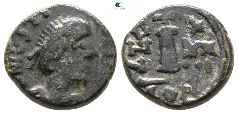 Justinian I. AD 527-565. Constantinople
Decanummium Æ

12 mm., 2.04 g.


...