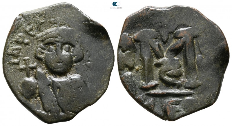 Constans II AD 641-668. Uncertain mint or Syracuse
Follis Æ

23 mm., 3.97 g....