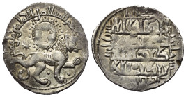 Rum-Seldschuken. Kaykhusraw II. (634 - 644 H. / 1236 - 1245).

 Dirham (Silber). 639 H. Siwas.
Vs: Löwe nach rechts, darüber Sonne; im Feld ein Ste...