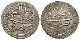 Osmanen. Mahmud II. (1223 - 1255 H. / 1808 - 1839).

 1/4 Budju (Silber). 1240 H. Cezayir.
Vs: Name und Titulatur.
Rs: Münzstätte und Jahr.

21 ...