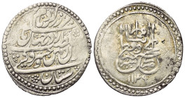 Iranische Schahs. Afshariden. Nadir Shah als König (1148 - 1160 H. / 1735 - 1747).

 Abbasi (Silber). 1149 H. Mashhad.
Typ A1.

Vs: Name und Tite...