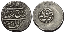 Iranische Schahs. Afshariden. Shahrukh (2. Regierung 1163 - 1168 H. / 1750 - 1755).

 Rupi (Silber). Jahr 8. Mashhad.
Typ D.

Vs: Name und Titel....