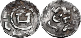 Lucca. Enrico III, IV o V di Franconia (1039-1125). Denaro. Bellesia (Lucca) 2; MIR (Toscana, zecche) 108. AG. 0.98 g. 16.5 mm. Bel BB.