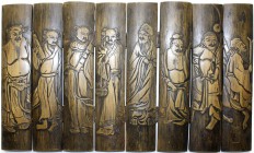 China
Varia
Acht-teiliges Holzbild (mit Eisenscharnieren zusammengehalten) mit geschnitzten Darstellungen der 8 Unsterblichen (Cao Guojiu, Han Xiang...