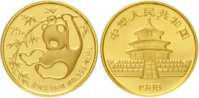 China
Volksrepublik, seit 1949
25 Yuan Panda GOLD 1985. Panda, an Bambuszweigen turnend. 1/4 Unze Feingold. Verschweißt.
Stempelglanz