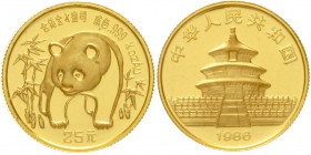 China
Volksrepublik, seit 1949
25 Yuan 1/4 Unze GOLD 1986. Panda zwischen Bambuspflanzen. Verschweißt.
Stempelglanz