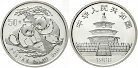 China
Volksrepublik, seit 1949
50 Yuan 5 Unzen Silbermünze 1988. Zwei Pandas auf einem Baum. In Holzschatulle mit Zertifikat.
Polierte Platte, winz...