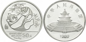 China
Volksrepublik, seit 1949
50 Yuan 5 Unzen Silbermünze 1989. Panda, auf dem Rücken liegend, mit Jungem auf dem Bauch. In Schatulle mit Zertifika...