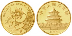 China
Volksrepublik, seit 1949
50 Yuan GOLD 1991. Panda mit Bambuszweig an Gewässer sitzend. 1/2 Unze Feingold. Small Date, verschweißt.
Stempelgla...
